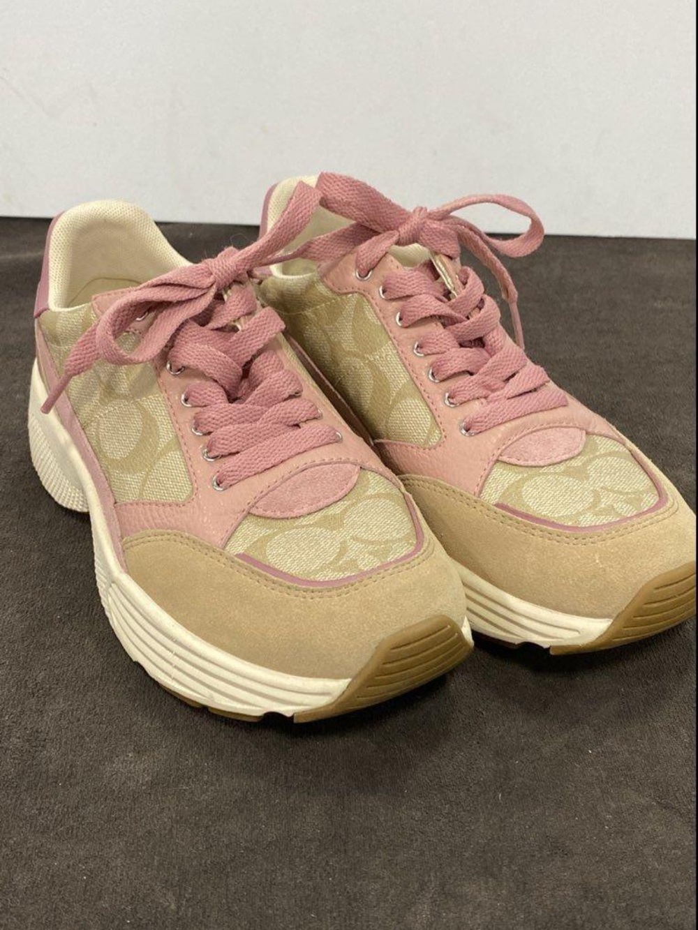 Coach tech Runner Sneaker in Pink and Beige NEW WITHOUT BOX